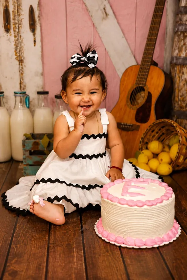First birthday cake smash session